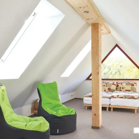 Eight-bedroom Holiday In بيت للعطل Partizanska lupca