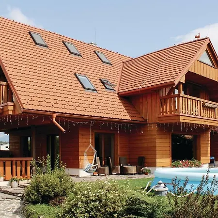 Eight-bedroom Holiday In